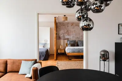 Ein Bett oder Betten in einem Zimmer der Unterkunft Hybrid Work-Play Retreat - 2BR, 1B central Kreuzberg
