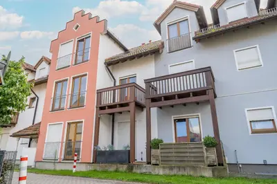 Das Gebäude in dem sich die Ferienwohnung befindet