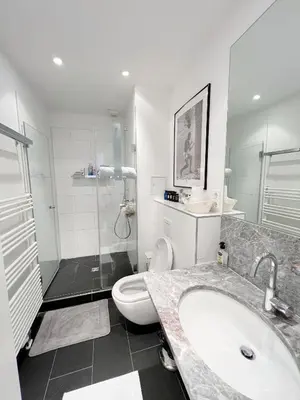 Grundriss der Unterkunft Prime Location Comfort Apartment with Balcony