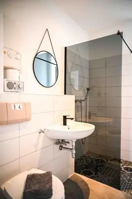 Ein Badezimmer in der Unterkunft Moderne Wohnung in Ruhiger Umgebung nahe Messe