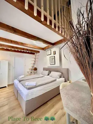 Ein Bett oder Betten in einem Zimmer der Unterkunft Place to beee