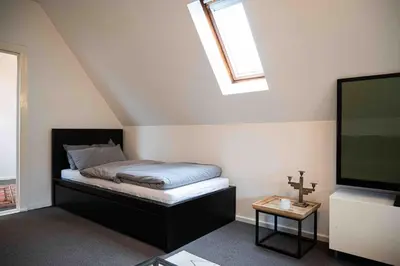 Ein Bett oder Betten in einem Zimmer der Unterkunft Appartment im DG Berlin / 5 min zur Messe