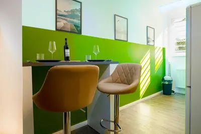 Ein Sitzbereich in der Unterkunft Blue Chili 32 - Stadtwohnung für 3 modern zentral Karlshorst Wlan