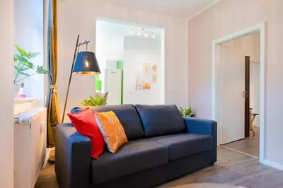 Ein Sitzbereich in der Unterkunft Blue Chili 32 - Stadtwohnung für 3 modern zentral Karlshorst Wlan