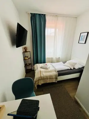 Ein Bett oder Betten in einem Zimmer der Unterkunft OMNI Rooms - Oranienburg