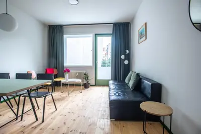Ein Sitzbereich in der Unterkunft Flattering - Berlin