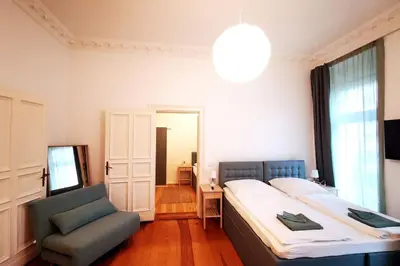 Ein Bett oder Betten in einem Zimmer der Unterkunft LANG Li by ROCKCHAIR Apartments l SUPERHOST Status l 2 Bedrooms Boxspringbeds in City Center - Cozy Family & Business Flair welcomes you!
