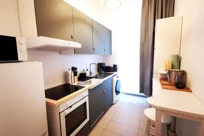 Küche/Küchenzeile in der Unterkunft LANG Li by ROCKCHAIR Apartments l SUPERHOST Status l 2 Bedrooms Boxspringbeds in City Center - Cozy Family & Business Flair welcomes you!