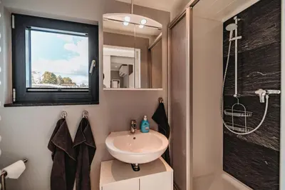 Ein Badezimmer in der Unterkunft Schwimmendes Ferienhaus 