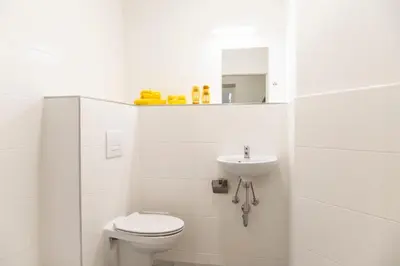 Ein Badezimmer in der Unterkunft Cosy loft style Apartment in Berlin Wilmersdorf