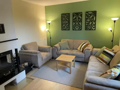 Ein Sitzbereich in der Unterkunft Ferienhaus zum Glück, mit Pool und Kamin