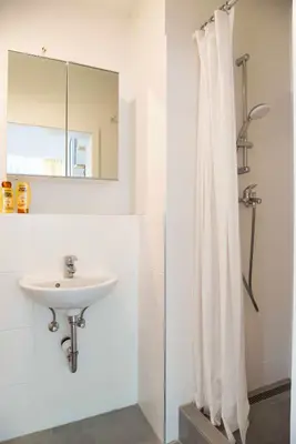 Ein Badezimmer in der Unterkunft Homely loft style Apartment in Berlin Wilmersdorf