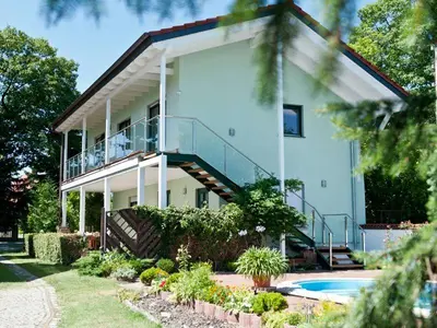 Das Gebäude in dem sich die Ferienwohnung befindet