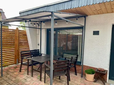 Ein Balkon oder eine Terrasse in der Unterkunft Kleiner gemütlicher Bungalow in Havelnähe