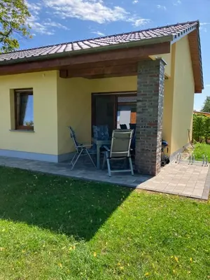 Das Gebäude in dem sich das Ferienhaus befindet