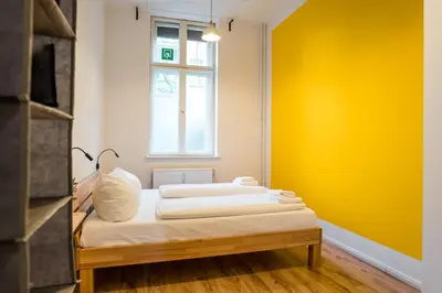 Ein Bett oder Betten in einem Zimmer der Unterkunft 2 Bedroom Apartment in convinient location