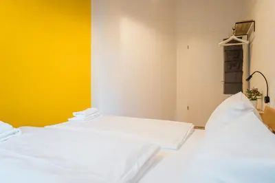 Ein Bett oder Betten in einem Zimmer der Unterkunft 2 Bedroom Apartment in convinient location