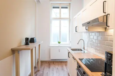 Küche/Küchenzeile in der Unterkunft 2 Bedroom Apartment in convinient location