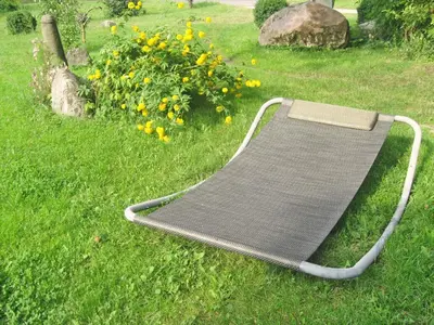 Ein Garten an der Unterkunft Brennerei Haselberg