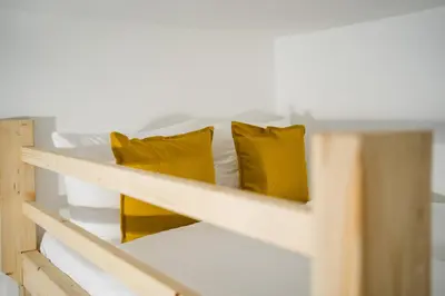 Ein Bett oder Betten in einem Zimmer der Unterkunft Cosy Box at Boxhagener Platz