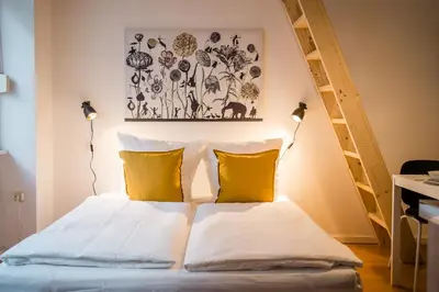 Ein Bett oder Betten in einem Zimmer der Unterkunft Cosy Box for 4 at Boxhagener Platz