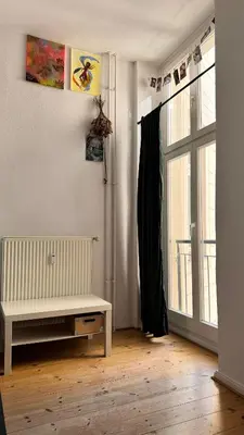 Ein Sitzbereich in der Unterkunft Simple Room Berlin Mitte Artist, LGBTQ and Work & Travel friendly
