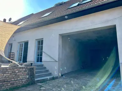 Das Gebäude in dem sich das Ferienhaus befindet