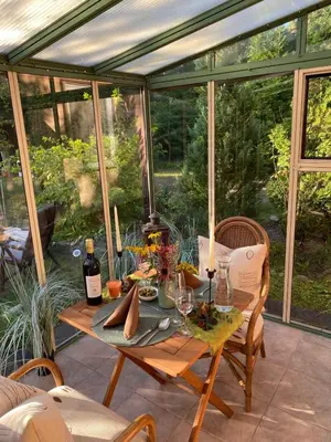 Ein Garten an der Unterkunft Gästehaus Zur Walnuss Berlin