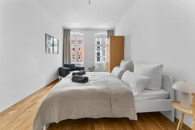 Ein Bett oder Betten in einem Zimmer der Unterkunft Stylish 120sqm Appartment in Berlin-Mitte