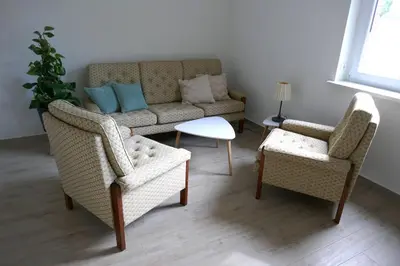 Ein Sitzbereich in der Unterkunft Ferienwohnung Sieben Eulen in Garrey (Hoher Fläming)
