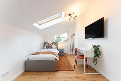 Ein Bett oder Betten in einem Zimmer der Unterkunft Neues Haus ,11 Betten, völlmöbliert mit Parkplätzen, Garage und Garten