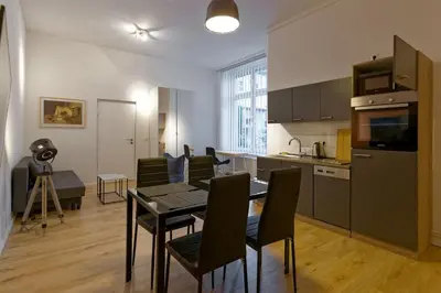 Küche/Küchenzeile in der Unterkunft Wohnung 2 neben Warschauer Platz und Spree