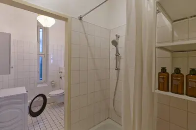 Ein Badezimmer in der Unterkunft Wohnung 2 neben Warschauer Platz und Spree