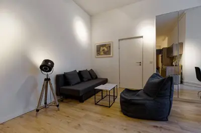Ein Sitzbereich in der Unterkunft Wohnung 2 neben Warschauer Platz und Spree