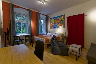 Ein Bett oder Betten in einem Zimmer der Unterkunft Wohnung 3 neben Warschauer Platz und Spree