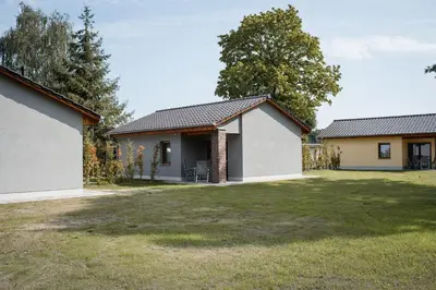 Das Gebäude in dem sich das Ferienhaus befindet