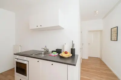 Küche/Küchenzeile in der Unterkunft Homely Berlin - Spacious Flat Quiet, Friedrichstraße, River