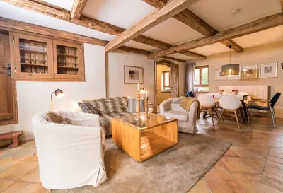 Ein Sitzbereich in der Unterkunft Kuscheliges Landhaus