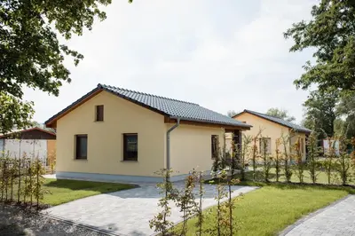 Das Gebäude in dem sich das Ferienhaus befindet