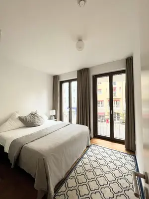 Ein Bett oder Betten in einem Zimmer der Unterkunft Modern Apartment in Mitte