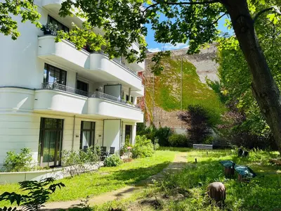 Ein Garten an der Unterkunft Modern Apartment in Mitte