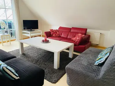 Ein Sitzbereich in der Unterkunft Dachwohnung mit Wasserblick und eigenem Bootssteg