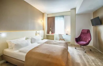 Ein Bett oder Betten in einem Zimmer der Unterkunft Leonardo Hotel Berlin Mitte