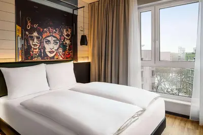 Ein Bett oder Betten in einem Zimmer der Unterkunft Vienna House Easy by Wyndham Berlin Potsdamer Platz