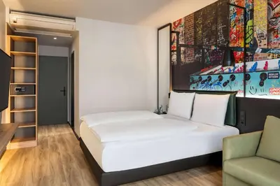 Ein Bett oder Betten in einem Zimmer der Unterkunft Vienna House Easy by Wyndham Berlin Potsdamer Platz