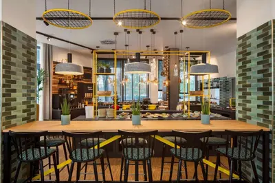 Ein Restaurant oder anderes Speiselokal in der Unterkunft Vienna House Easy by Wyndham Berlin Potsdamer Platz