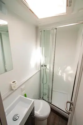 Ein Badezimmer in der Unterkunft Hausboot