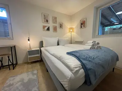 Ein Bett oder Betten in einem Zimmer der Unterkunft Vorstadtoase - Apartment für 2 Personen mit Smart TV, Parken, eigenen Bad, Netflix - Nähe BER