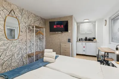 Küche/Küchenzeile in der Unterkunft Vorstadtoase - Apartment für 2 Personen mit Smart TV, Parken, eigenen Bad, Netflix - Nähe BER