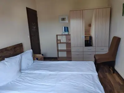 Ein Bett oder Betten in einem Zimmer der Unterkunft Modern townhouse, quiet and close to the centre.